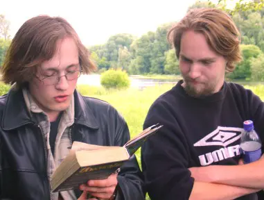 9. произносить английские слова